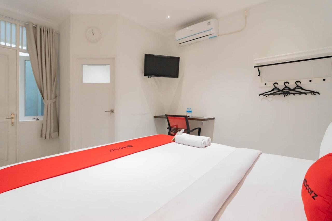 Reddoorz Plus @ Pakuan Residence Tajur Богор Экстерьер фото