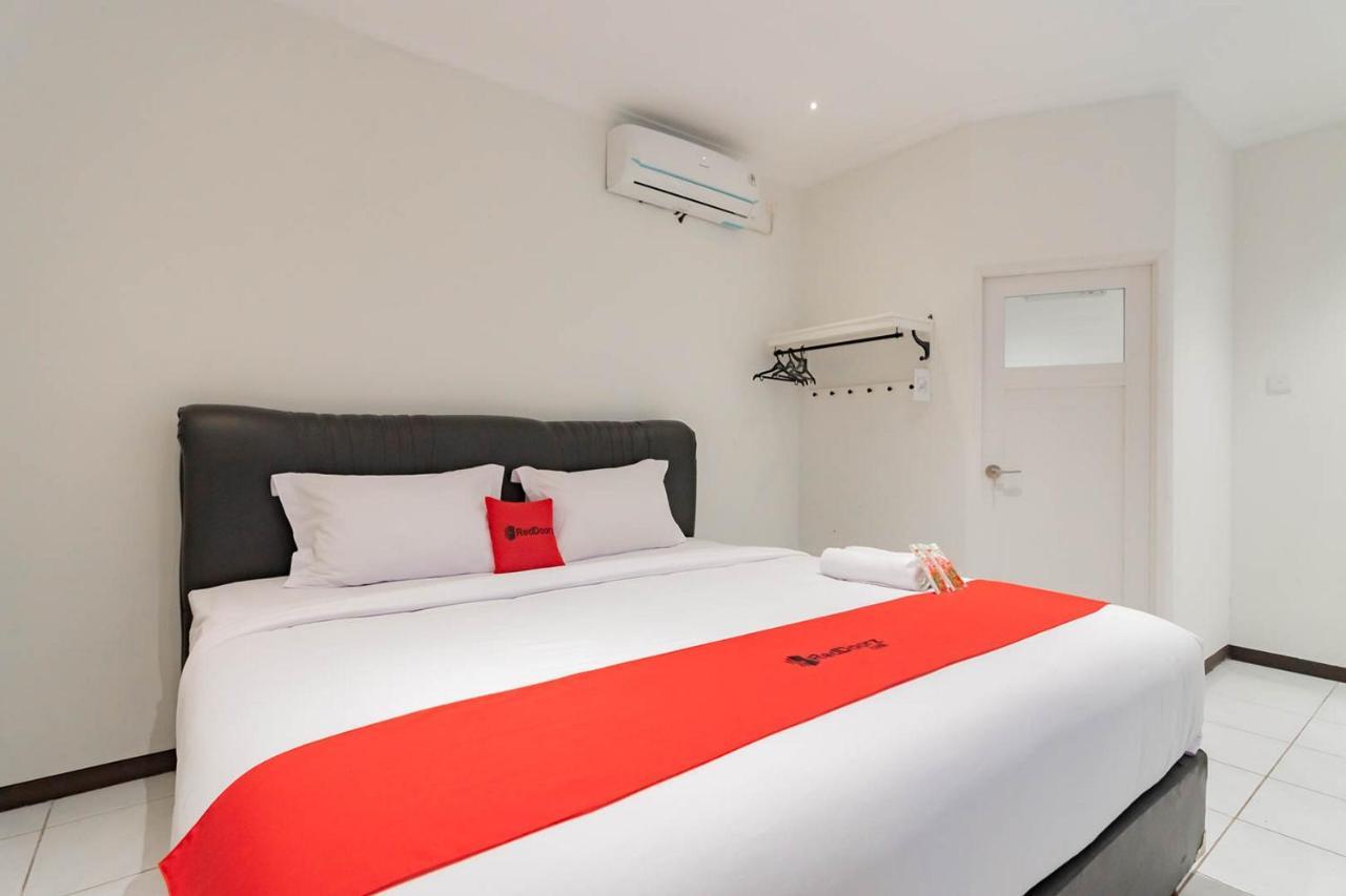 Reddoorz Plus @ Pakuan Residence Tajur Богор Экстерьер фото