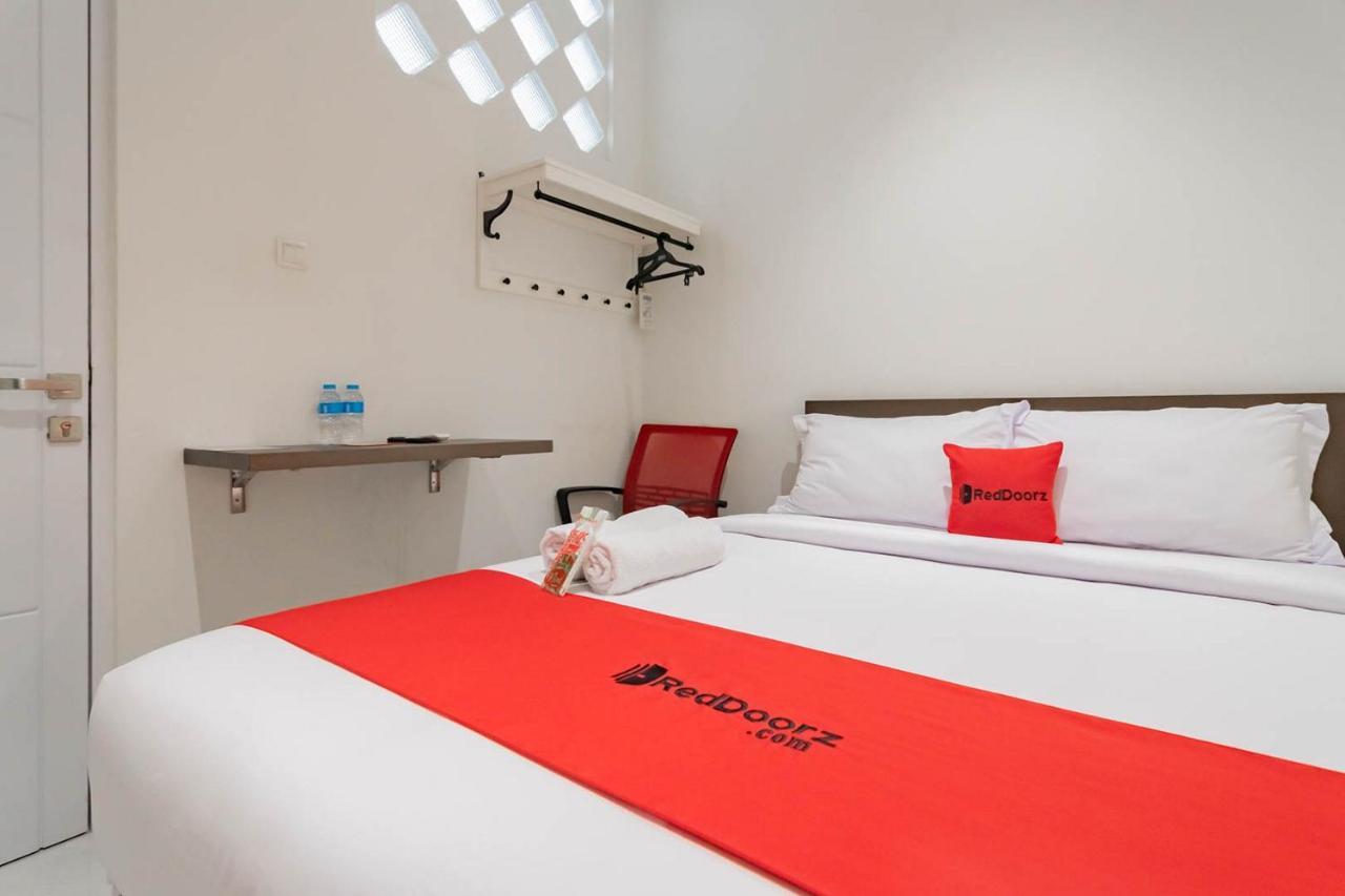 Reddoorz Plus @ Pakuan Residence Tajur Богор Экстерьер фото