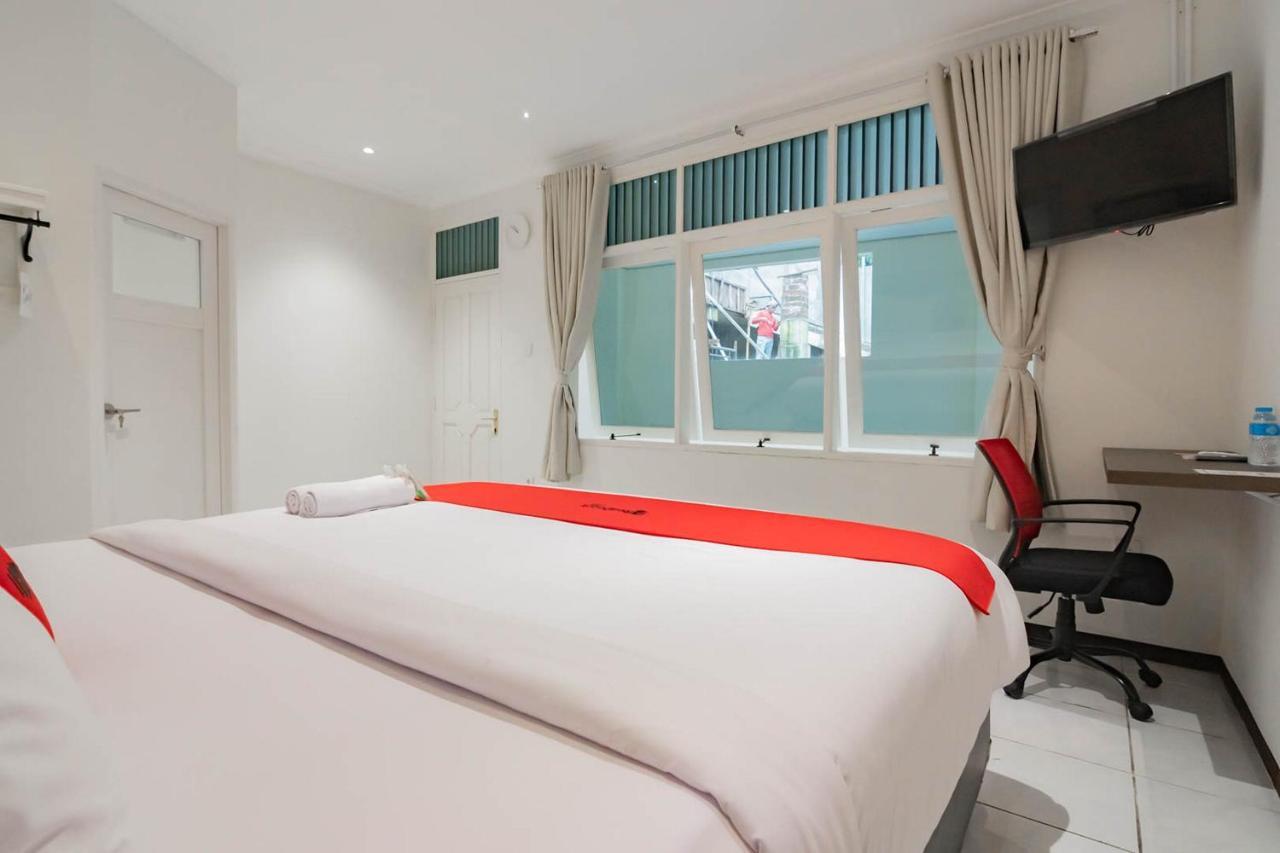 Reddoorz Plus @ Pakuan Residence Tajur Богор Экстерьер фото