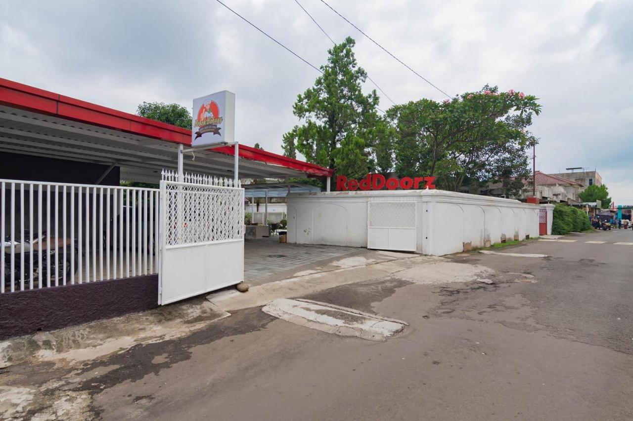 Reddoorz Plus @ Pakuan Residence Tajur Богор Экстерьер фото